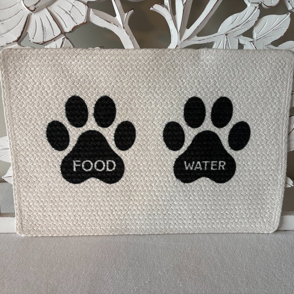 NWOT - Sport Pet Paw Print Rope Feeding Mat